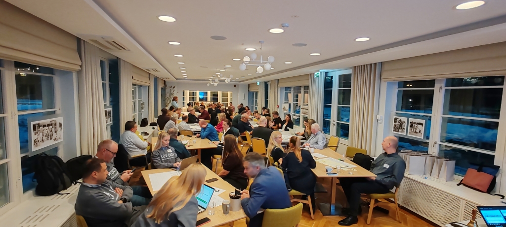 Eelmisel aastal kohtusid omavalitsuste linnade ja valdade liidu eestvedamisel IT töötajad Pärnus. Foto ELVL.jpg